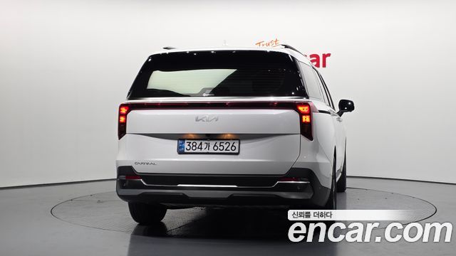 Kia Canival Gasoline 7-Seater Signature — photo 1 of 20
