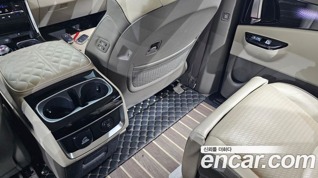 Kia Canival Diesel 9-Seater Signature — photo 1 of 20