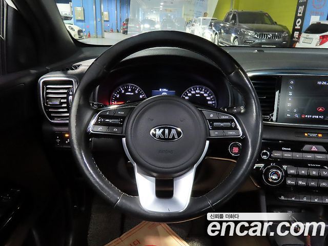 Kia Sportage Gasoline — photo 1 of 20