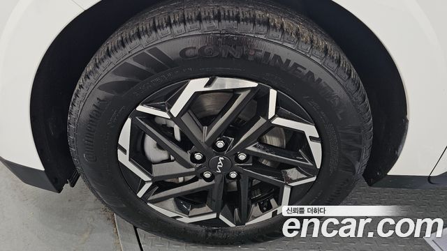Kia Canival Diesel 9-Seater Signature — photo 1 of 20