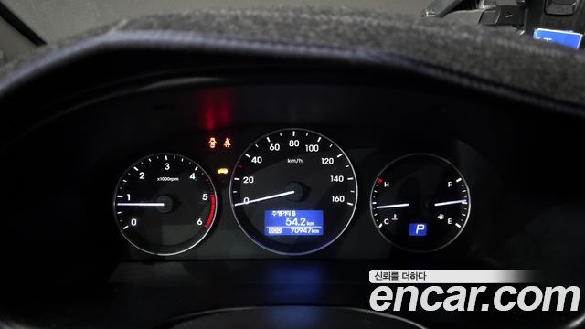 Hyundai Starex 4WD School Bus — photo 1 of 20
