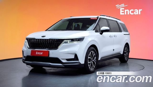 Kia Canival Diesel 9-Seater Prestige — photo 1 of 20