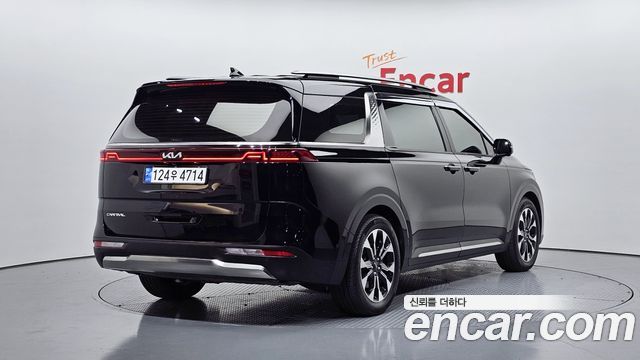Kia Canival Diesel 7-Seater Signature — photo 1 of 20
