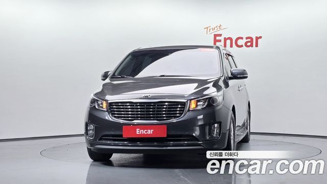 Kia Canival 11-seater Luxury — photo 1 of 20