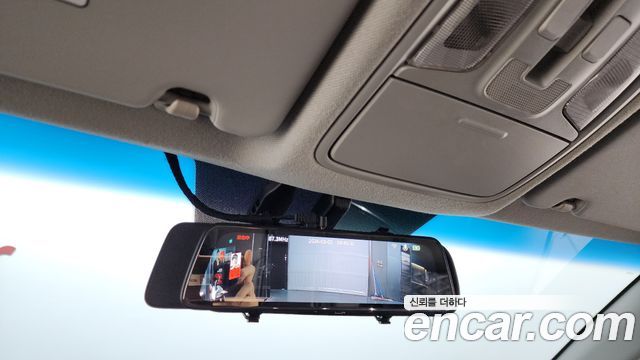Kia Niro Prestige — photo 1 of 31