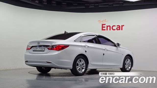 Hyundai Sonata Grand — photo 1 of 20