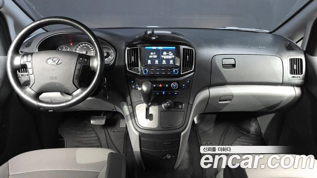 Hyundai Starex 4WD Urban 9-Seater — photo 1 of 30