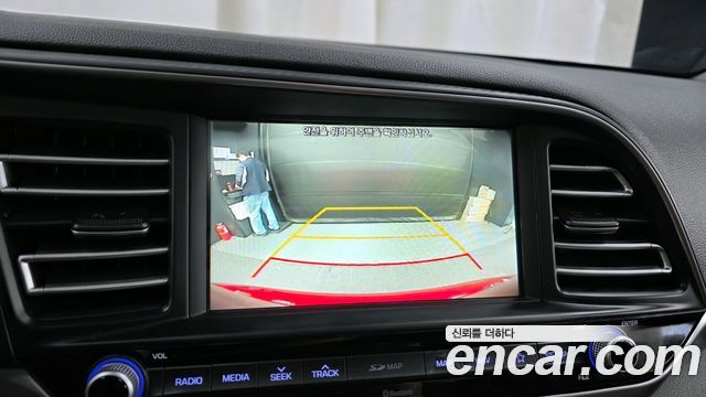 Hyundai AVANTE 1.6 LPi — photo 1 of 30