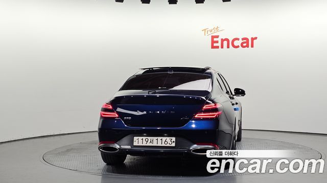 Genesis G70 Gasoline 2.0T 4WD — photo 1 of 32