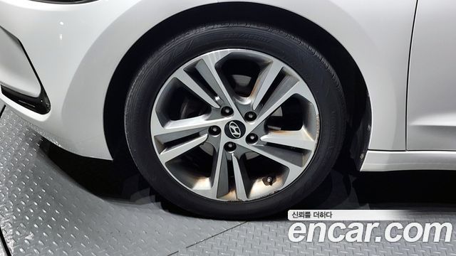 Hyundai AVANTE 1.6 GDI Value Plus — photo 1 of 32