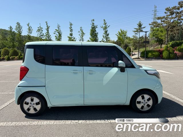 Kia RAY Deluxe — photo 1 of 17