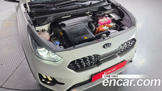 Kia Niro 1.6 HEV — photo 1 of 30
