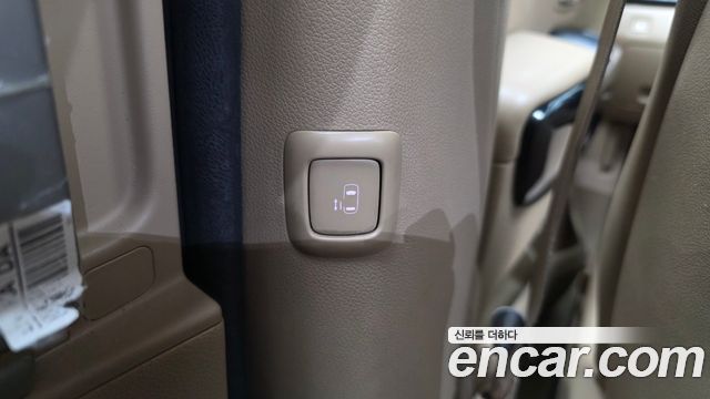 Kia Canival 9-seater Noblesse — photo 1 of 33