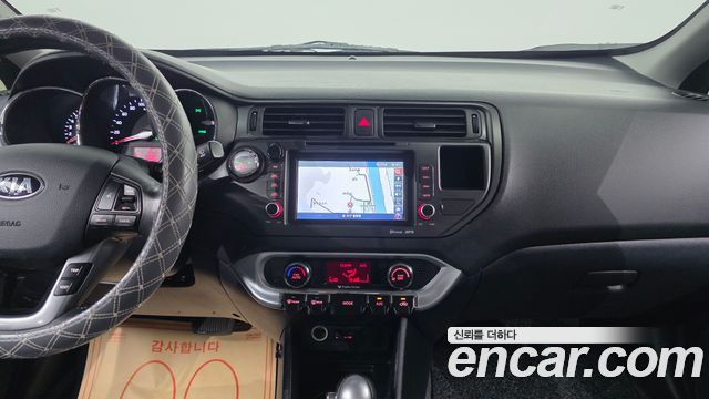 Kia pride 1.6 GDI Sedan — photo 1 of 30