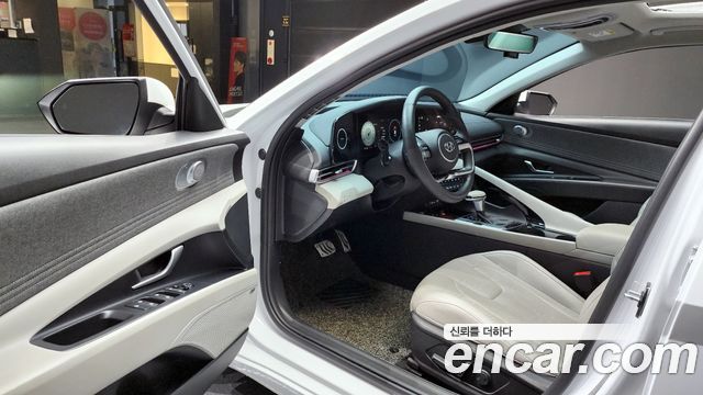 Hyundai AVANTE 1.6 — photo 1 of 30