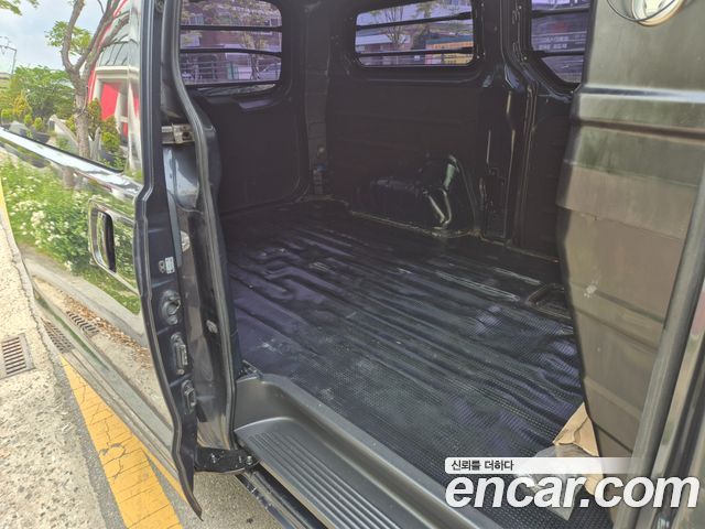 Hyundai Starex 3-Seater VAN — photo 1 of 20