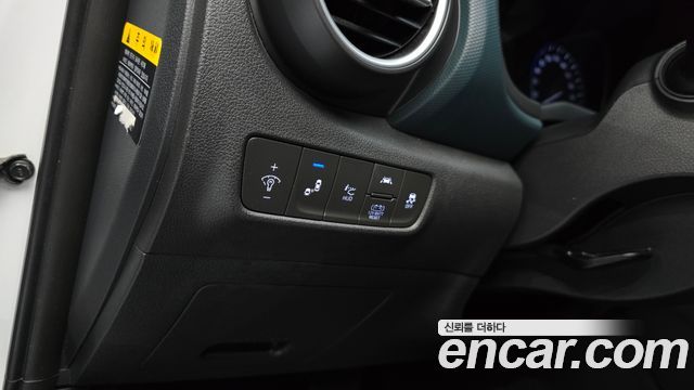 Hyundai Kona Premium Special — photo 1 of 30