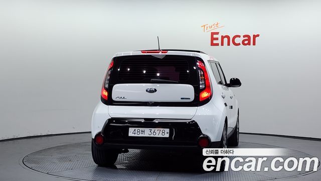 Kia Soul 1.6 Diesel Noblesse — photo 1 of 30