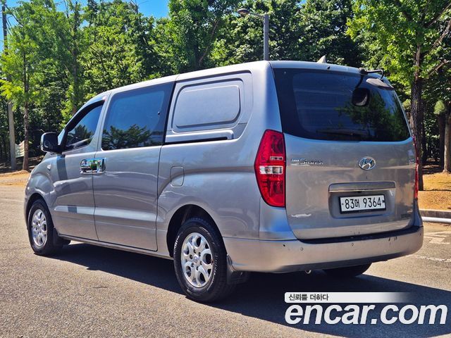 Hyundai Starex 5-Seater VAN — photo 1 of 19