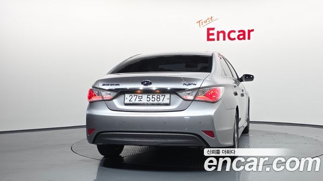 Hyundai Sonata 2.0 — photo 1 of 31