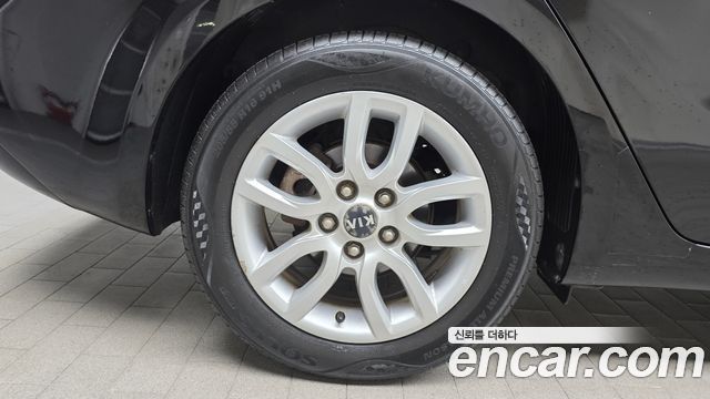 Kia K3 Deluxe — photo 1 of 30