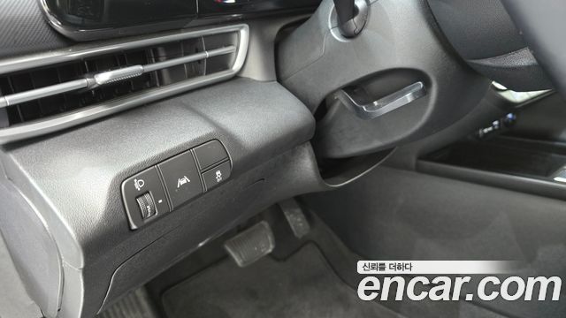 Hyundai AVANTE 1.6 — photo 1 of 30
