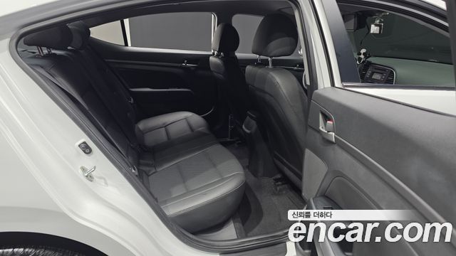 Hyundai AVANTE 1.6 GDI Modern — photo 1 of 31