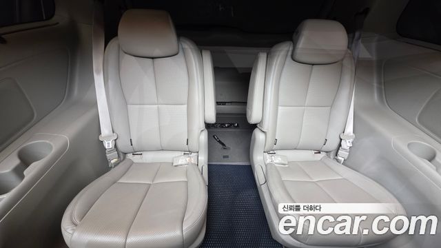Kia Canival Gasoline 9-seater Noblesse — photo 1 of 20