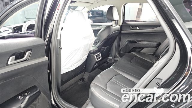 Kia K5 2.0 — photo 1 of 32