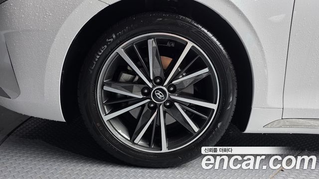 Hyundai Grandeur 2.5 — photo 1 of 35