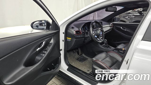 Hyundai i30 1.6 Turbo — photo 1 of 32