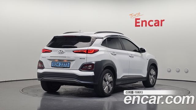 Hyundai Kona Premium — photo 1 of 30