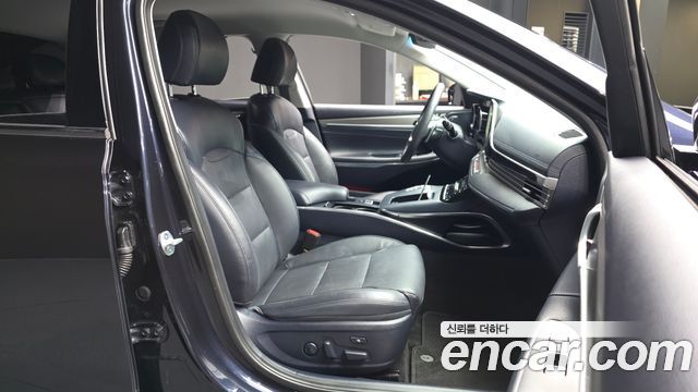 Hyundai Grandeur 2.5 — photo 1 of 34