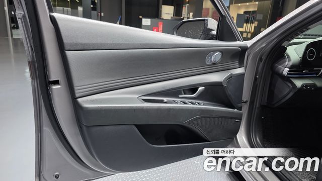 Hyundai AVANTE 1.6 — photo 1 of 33