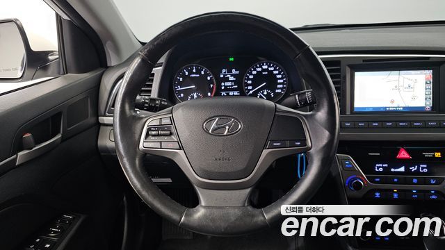Hyundai AVANTE 1.6 GDI Smart — photo 1 of 30