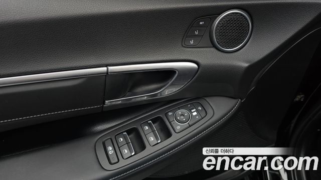 Hyundai Sonata 2.0 — photo 1 of 26
