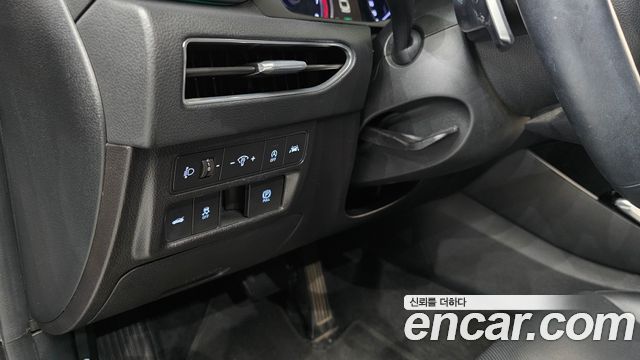 Hyundai Sonata 2.0 — photo 1 of 21