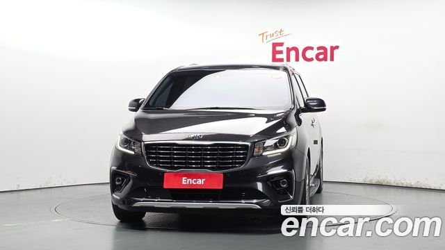 Kia Canival 9-Seater Prstige — photo 1 of 32