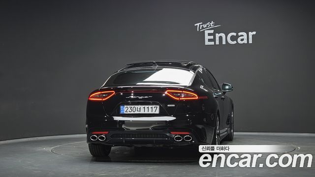 Kia Stinger 2.0 Turbo AWD — photo 1 of 30