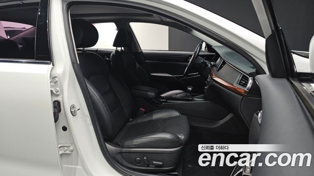 Kia K7 3.0 LPI Prestige (Rental Car) — photo 1 of 34