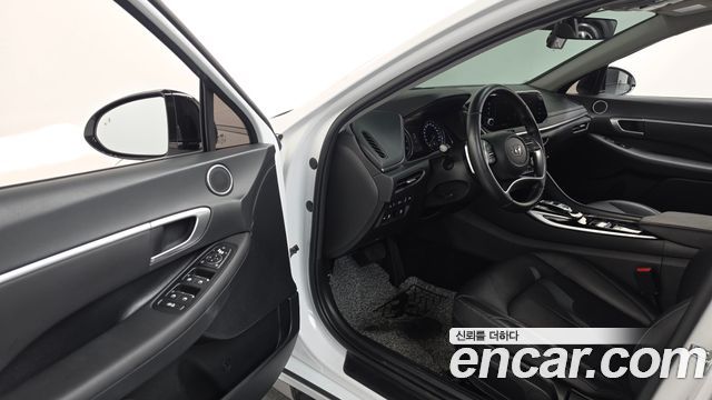 Hyundai Sonata 2.0 — photo 1 of 33