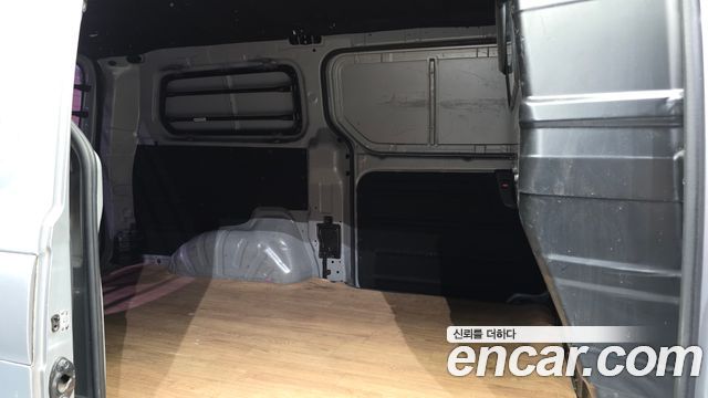 Hyundai Starex 3-Seater VAN — photo 1 of 20
