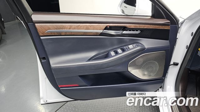 Genesis G90 3.8 AWD — photo 1 of 33
