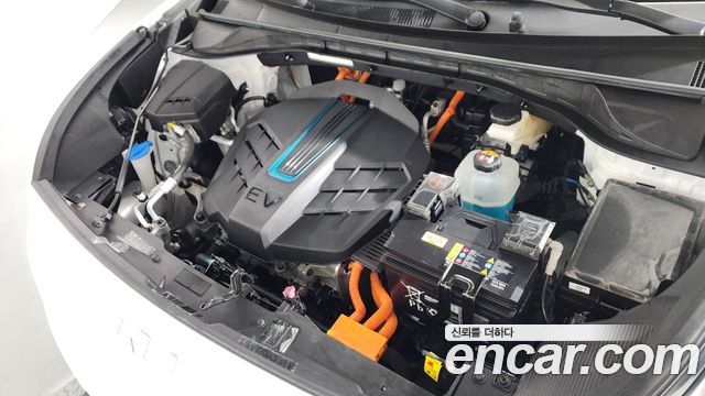 Kia Niro Earth — photo 1 of 33