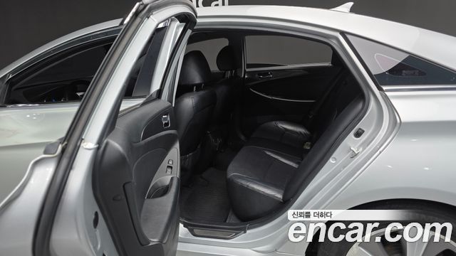 Hyundai Sonata 2.0 — photo 1 of 29