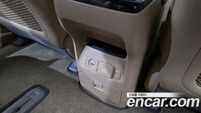 Kia Canival 9-seater Noblesse — photo 1 of 20