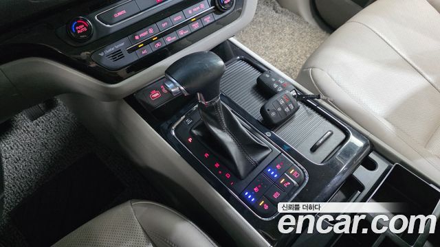 Kia Canival 9-Seater Noblesse Special — photo 1 of 37