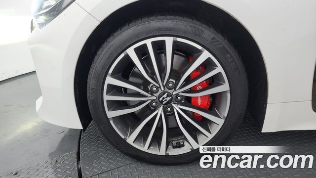 Kia Stinger 2.2 Diesel AWD — photo 1 of 34