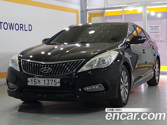 Hyundai Grandeur Premium — photo 1 of 20