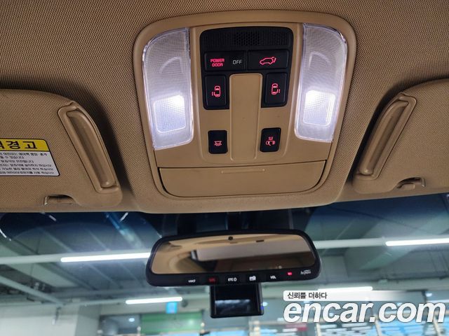 Kia Canival 9-Seater Hi-Limousine — photo 1 of 20
